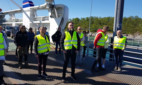 Aksjonerte mot ferge- og veikutt
