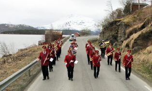 Video 1 - Salutt og korps- toner i Skårvika