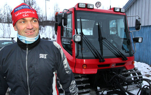 Leder i SIF Ski, Kenneth Daleng er fornøyd med den nye tråkkemaskinen. FOTO: JON HENRIK LARSEN