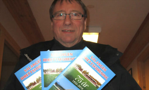 Samler historie i bok