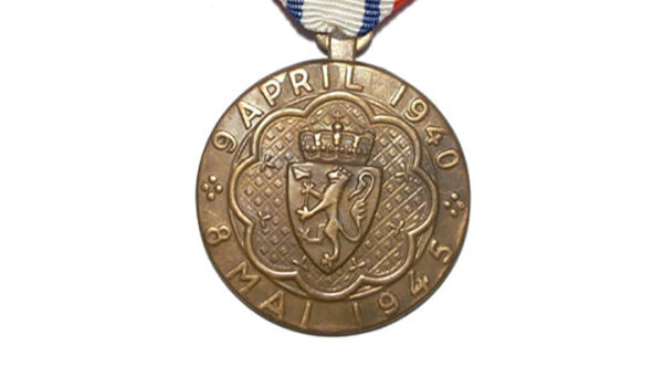 Får sin deltakermedalje