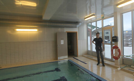 Onsdag 15.november åpner svømmehallen på Sjøvegan. Badevakt Ronny Johnsen forteller at de starter med å holde svømmehallen åpen på onsdag slik at flere vil få muligheten til å benytte seg av tilbudet.