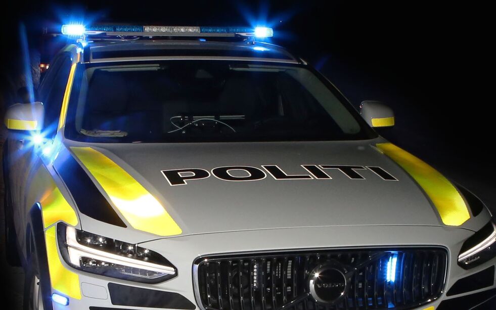 Politiet og andre redningsenheter har rykket ut til E6 og Brandvollbakken i Bardu kommune etter en trafikkulykke ble meldt inn ved 17-tiden mandag.
 Foto: Jon Henrik Larsen