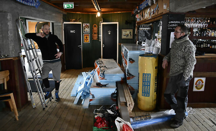 RENOVERER: Det bygges på Maloneys pub på Sjøvegan. FOTO: TORBJØRN KOSMO
