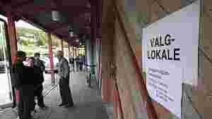 - Jevn strøm av folk som vil stemme