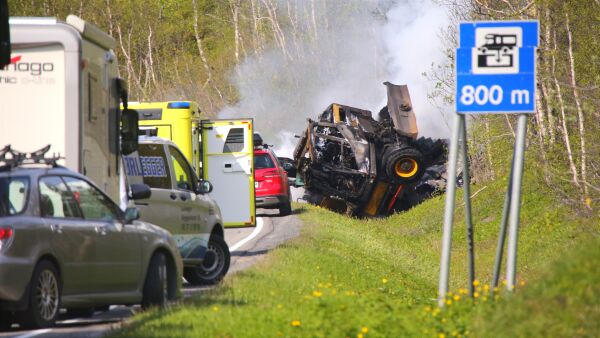 Lastebilsjåfør omkom i alvorlig ulykke