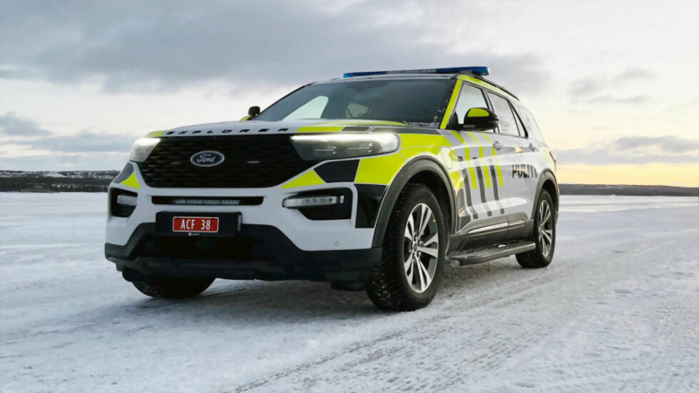 Troms politidistrikt vil i løpet av året 2022 få tildelt 17 slike Ford Explorer PHEV utrykkniningskjøretøyer.
 Foto: Politiets Fellestjenester