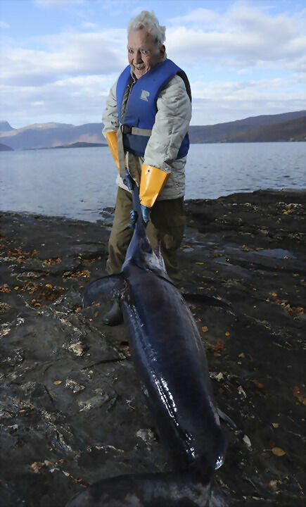 Tore Chruickshank har gjennom sitt 94 år gamle liv aldri opplevd å få en sverdfisk på kroken i Sagfjorden. FOTO: JON HENRIK LARSEN