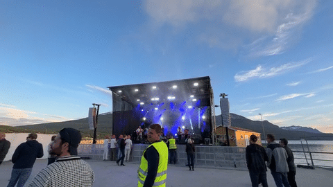80-talls åpning med smell!