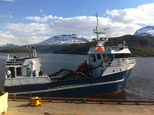 Her har brønnbåten "Lifjell" lagt fra kai på Salangsverket for siste gang. Nå skal båten være i drift på Skottland i tiden fremover.