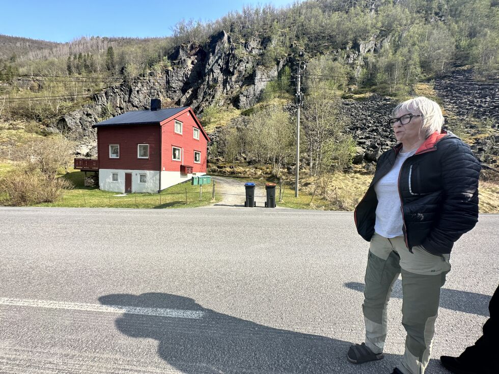 Asveig Andersen (bildet) tørr ikke være hjemme i huset sitt i Langbakken i Spansdalen, etter raset som gikk tidlig mandag morgen.
 Foto: Jon Henrik Larsen