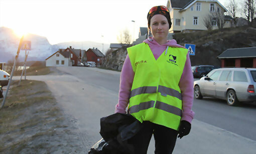 Leder av Lavangen Idrettsforening, Stine Pettersen var i Salangen for å plukke søppel. FOTO: PER ASBJØRN GUNDERSEN