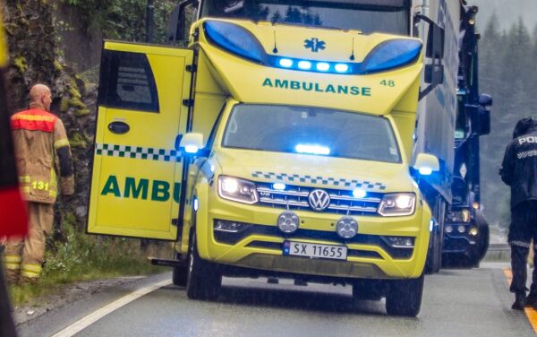 MC-fører hentet av ambulansehelikopter i Bardu