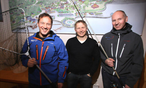 På bildet: Kurt Jan Kvernmo (t.v), Bjørn Nordmo (midten) og Tor-Arne Chruickshank (t.h) ser fram mot Millionfisken 2011. FOTO: JON HENRIK LARSEN