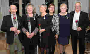Hedret av sine egne