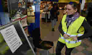 Oppretter vakthold på butikkene