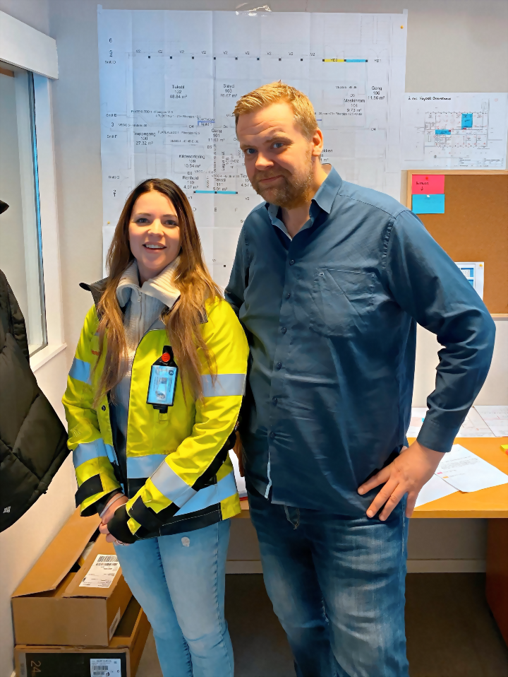 Daglig leder i Lavangen Entreprenør, Amanda Strand og prosjektleder for renoveringen av spesialromfløya, Alexander Strand. FOTO: LASSE STRAND