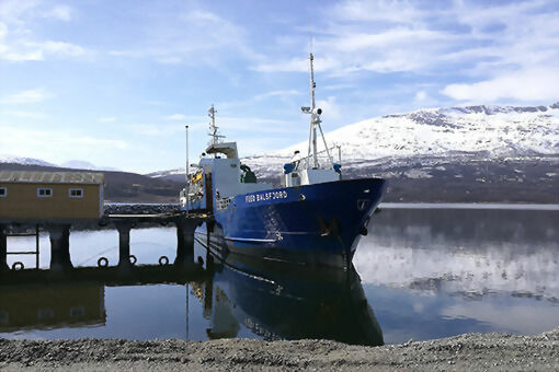 Det var fartøyet Feed Balsfjord med har hjemmehavn i Tromsø som leverte gjødselsekkene. FOTO: KNUT-ARILD JOHANSEN