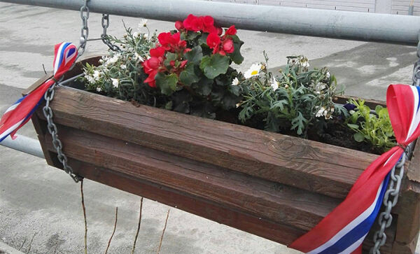 Pyntet med blomster før 17. mai