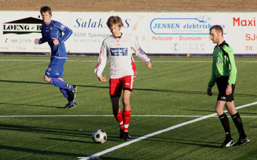 På bildet: Salangen sitt B-lag i fotball vant 3-0 over gjestene fra Senja. FOTO: JON HENRIK LARSEN