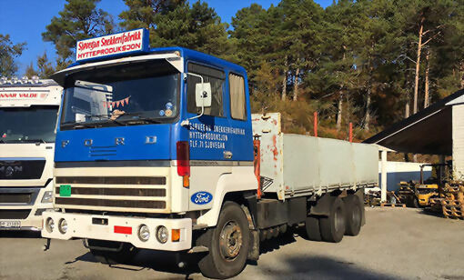 For noen dager siden dukket det opp et bilde av en unik lastebil tatt på Sunnmøre av Roar Pettersen. Lastebilen har tidligere vært brukt i Sjøvegan, men nå står den en ny framtid i Ålesund. FOTO: ROAR PETTERSEN