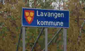 Skiltet lar vente på seg