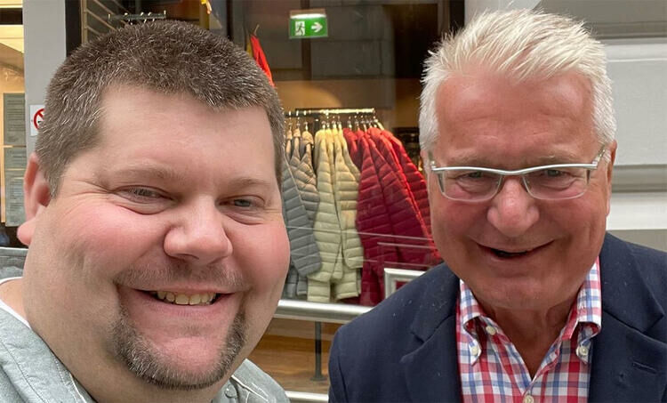 Jon Henrik Larsen, som er eier av Salangen-Nyheter er utrolig glad for at Fabian Stang (t.h) og en annen god venn i Oslo ønsker at Salangen-Nyheter skal leve videre.