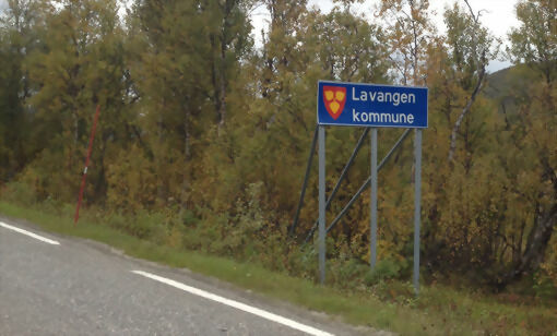 I dag er det bare ett kommuneskilt i Lavangen, på ett språk. Men når tid kommer den samiske versjonen av skiltet?. FOTO: JON HENRIK LARSEN
