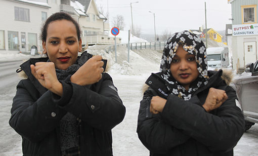 Mimi Mengstu Wako (t.v.) og Fini Hussen Abduljelil sier nei til vold fra de etiopiske myndighetene. FOTO: PER ASBJØRN GUNDERSEN