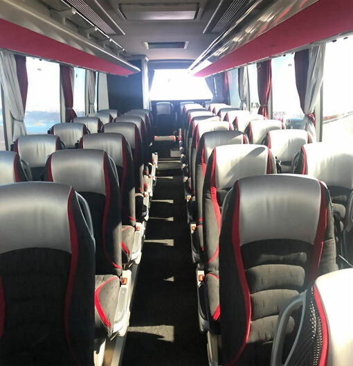 Her er den nye Setra- bussen som Furuly Turbusser har kjøpt brukt i Alta. FOTO: FURULY TURBUSSER