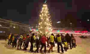 Julegrana tent i snøstorm