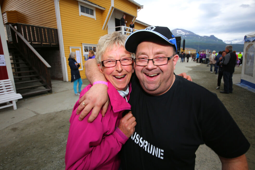 Rune Hansen (t.h) og hans mor Reidun Hansen (t.v) har flere ganger vært på Millionfisken i Salangen. Nå møtes de kanskje igjen på kaia i 2023.
 Foto: Jon Henrik Larsen