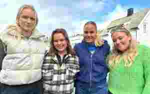 Unge jenter med loppemarked