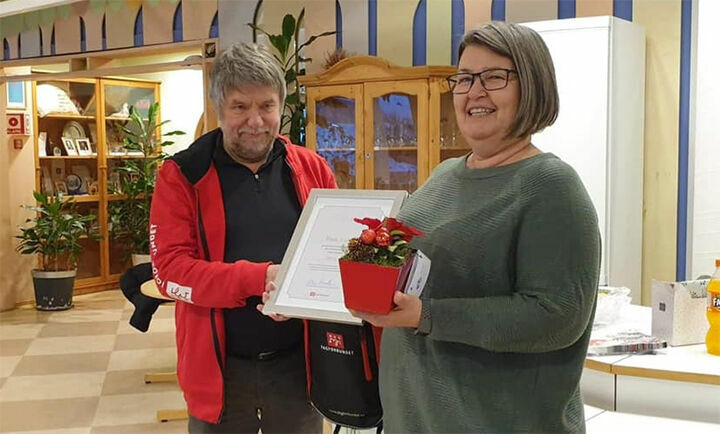 Hanne Enoksen fikk i går tildelt prisen Årets Renholder 2020 av Fagforbundet Region Troms. FOTO: FAGFORBUNDET.