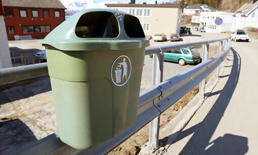 Søppelboksene på plass