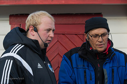 Christian Bye Berg (t.v) og Ronald Martinsen (t.h) var begge kommentatorer på Salangen-Nyheters direktesending fra Idrettsheia i går kveld. FOTO: RUNE JENSEN, FOTOGJETEREN.