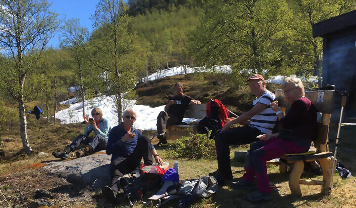 TUR: Ordfører Hege Beate Myrseth Rollmoen, sammen med Lavangen fjellvandrerlag, inviterer med på fjellvandringstur til Holmenhuken. FOTO: LAVANGEN FJELLVANDRERLAG