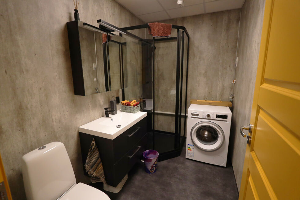 I lokalene er det også tilgjengelig nyrenovert dusj og toalett og til og med vaskemaskin.
 Foto: Jon Henrik Larsen