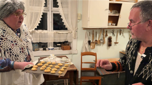 - Vil du smake kanskje?
