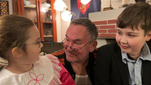 - Vil du kjøpe noe hos oss?