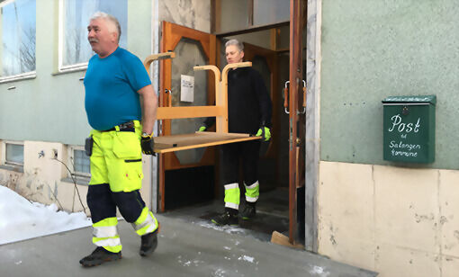 - Begynner øverst i bygget