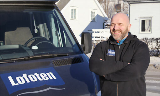 Bjørn Håkon Liland er den eneste i Norge av sitt slag, for han er nemlig den første feskkakselger som man kan møte på veiene i nord. FOTO: ADRIAN SIMONSEN