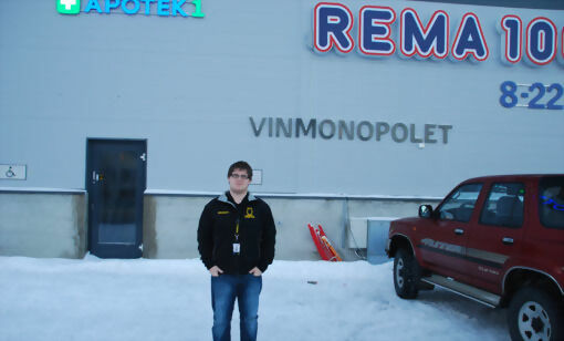 På bildet: Vakta AS med daglig leder Hans Arne Iversen overvåker blant annet Rema 1000- bygget på Sjøvegan. FOTO: KARIN SWART-DONDERS