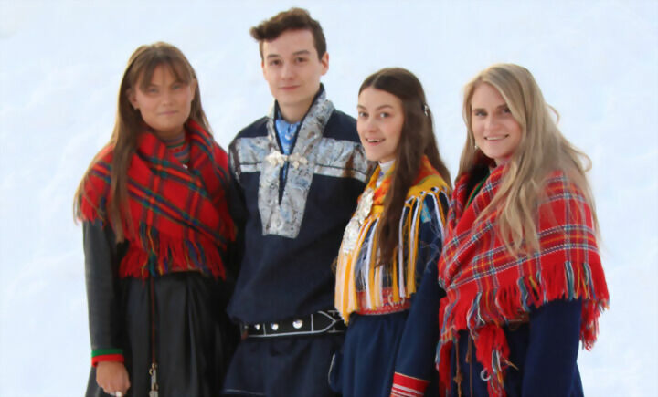 VEIVISERE: Samiske veivisere 2019/2020, fra venstre: Inga Solberg Åhren, Håkon Mudenia, Maila Risten Bongo Dikkanen, Aina Haugom Nordfjell. FOTO: SAMISKE VEIVISERE