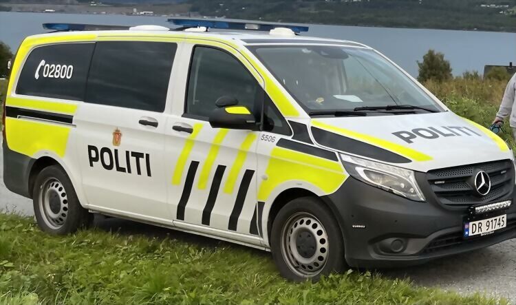 En mann i 80-årene er bekreftet omkommet etter en trafikkulykke i Lavangen lørdag formiddag. Politiet etterforsker hendelsen i ettertid. FOTO: JON HENRIK LARSEN