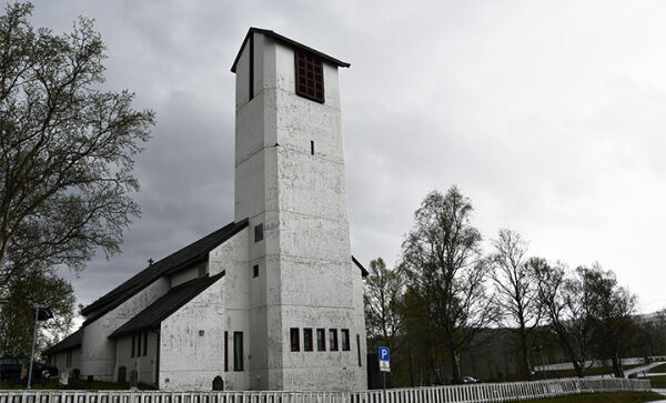 Avlyser gudstjenester
