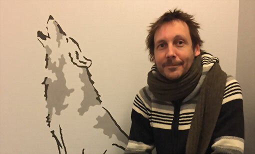 Kunstneren Frode Pedersen skaper vakker kunst på Fjellkysten. FOTO: PRIVAT