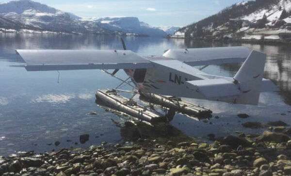 Flyr over vakker natur
