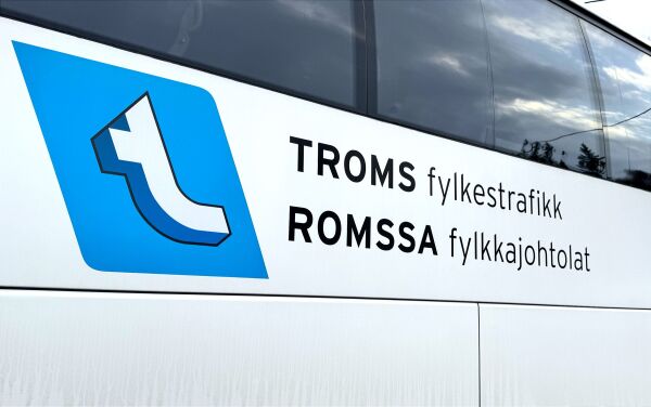 Nå får disse bussene ny logo