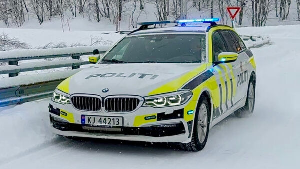 Bil kjørte inn i snøskred